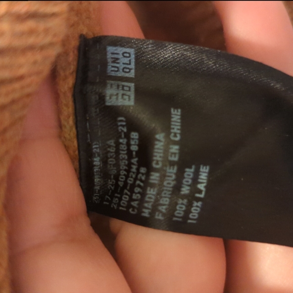 Uniqlo Mustard Yellow Lambswool Crew neck Sweater - Picture 4 of 4